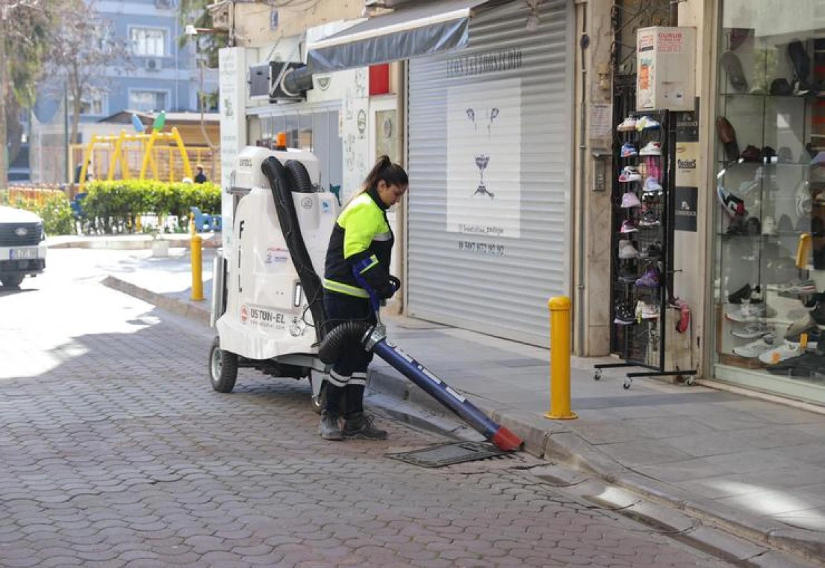 Konak Belediyesi temizlik &ccedil;alışmalarında filler uygulamasını başlattı