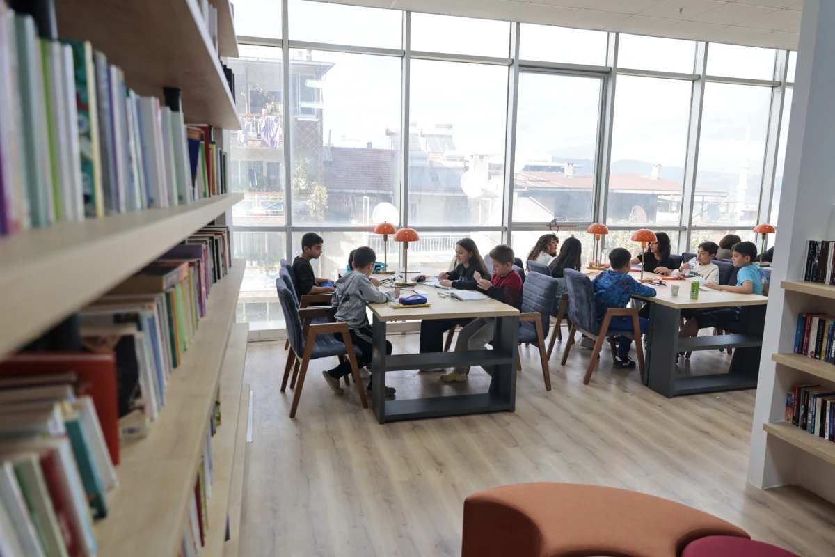 Konak Belediyesi’nin kütüphaneleri gençlerin favorisi oldu
