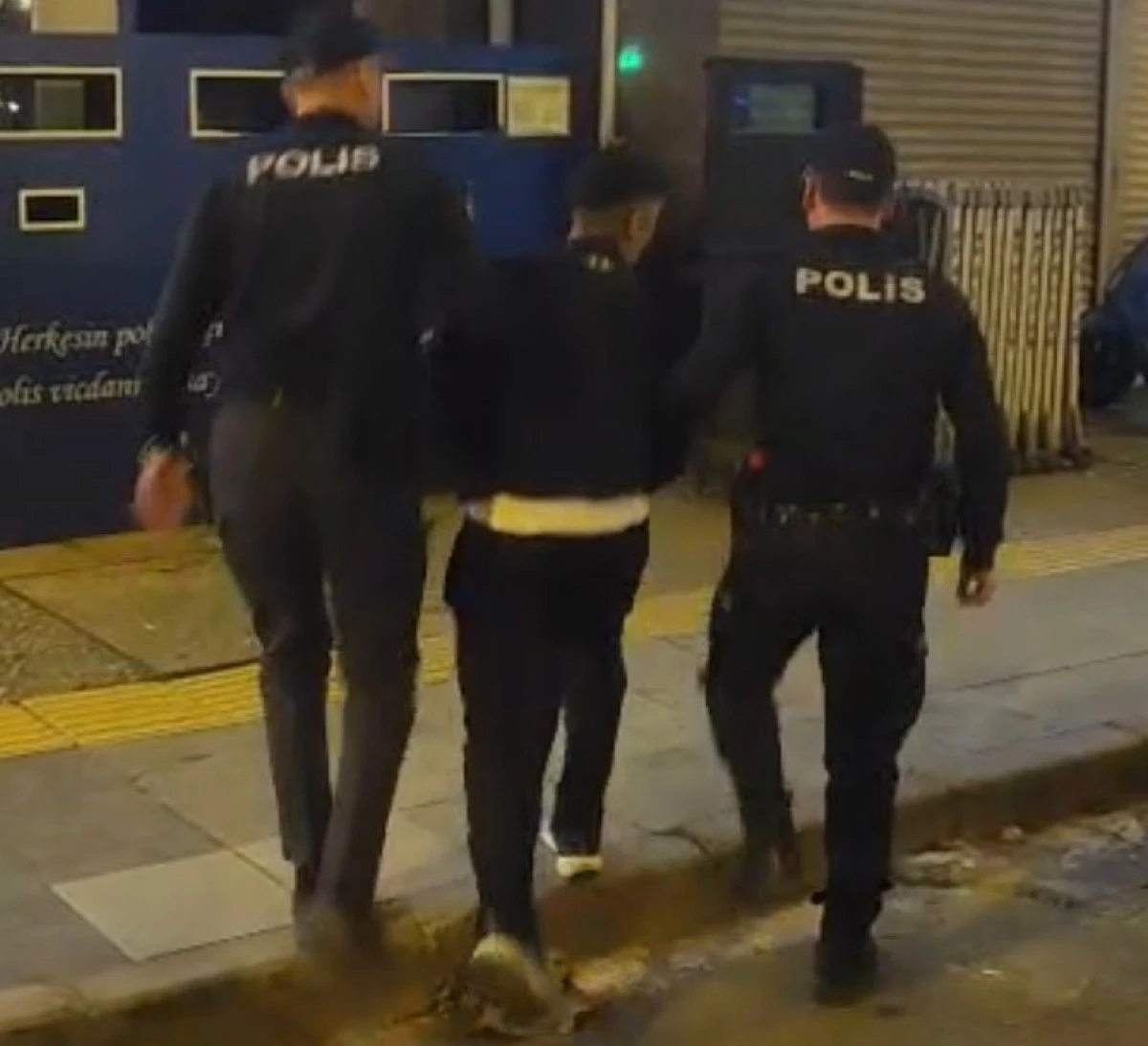 Konak İlçe Emniyet Müdürlüğü operasyonunda genç tutuklandı