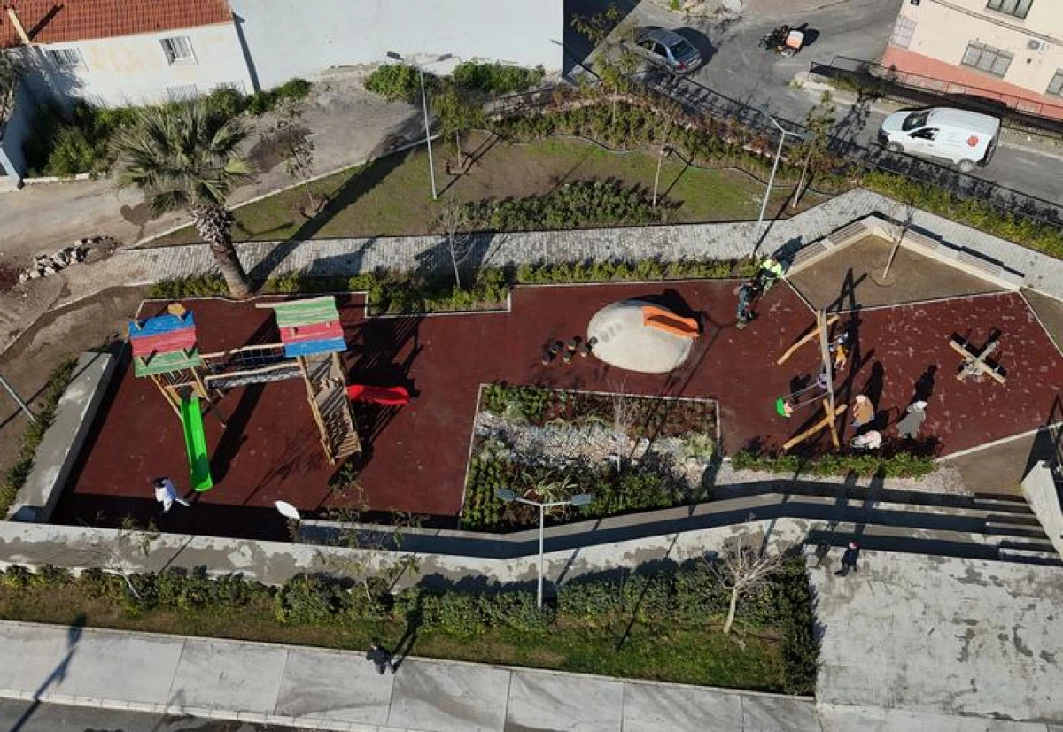 Konak&rsquo;ın g&ouml;z bebeği Narin Parkı&rsquo;na yağmur bah&ccedil;esi