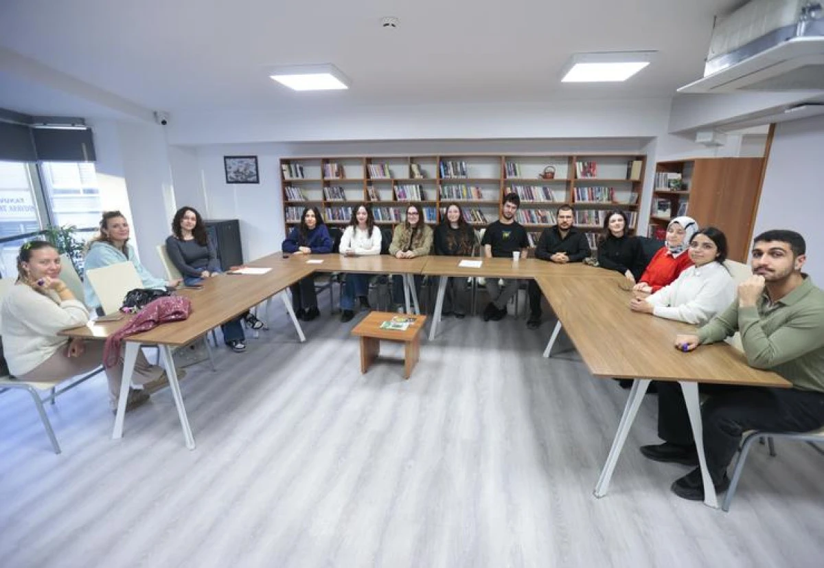 Konak&rsquo;ta gen&ccedil;ler yabancı dilini konuşarak geliştiriyor