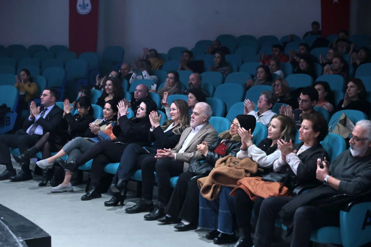 Konak&rsquo;ta Nazım Hikmet i&ccedil;in Ustaya Saygı gecesi
