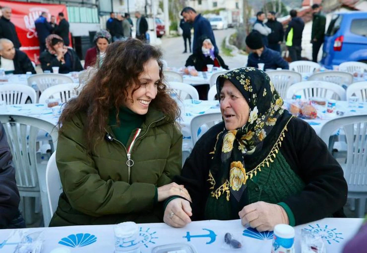 K&ouml;y meydanında Ramazan buluşması