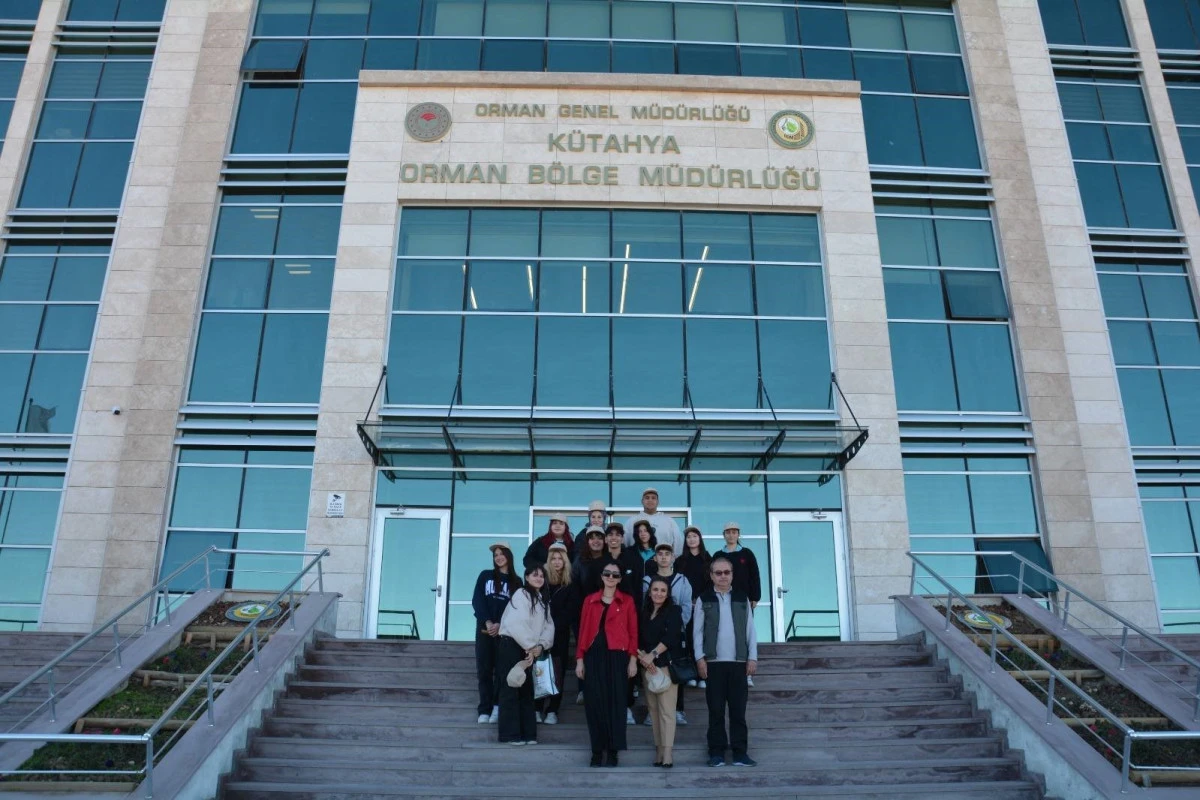 Kütahya Orman Müdürlüğü’nde gençlere çevre bilinci eğitimi