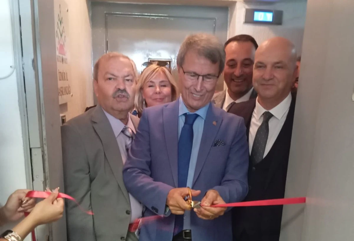 Kutlu Parti İzmir İl Başkanlığı törenle açıldı
