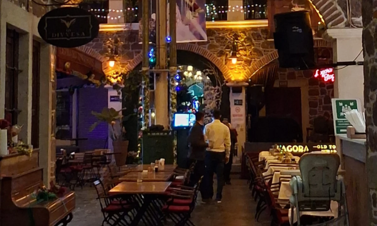 Lagora Old Town Otel&rsquo;de Garo Mafyan Orkestrası ile M&uuml;zik Gecesi