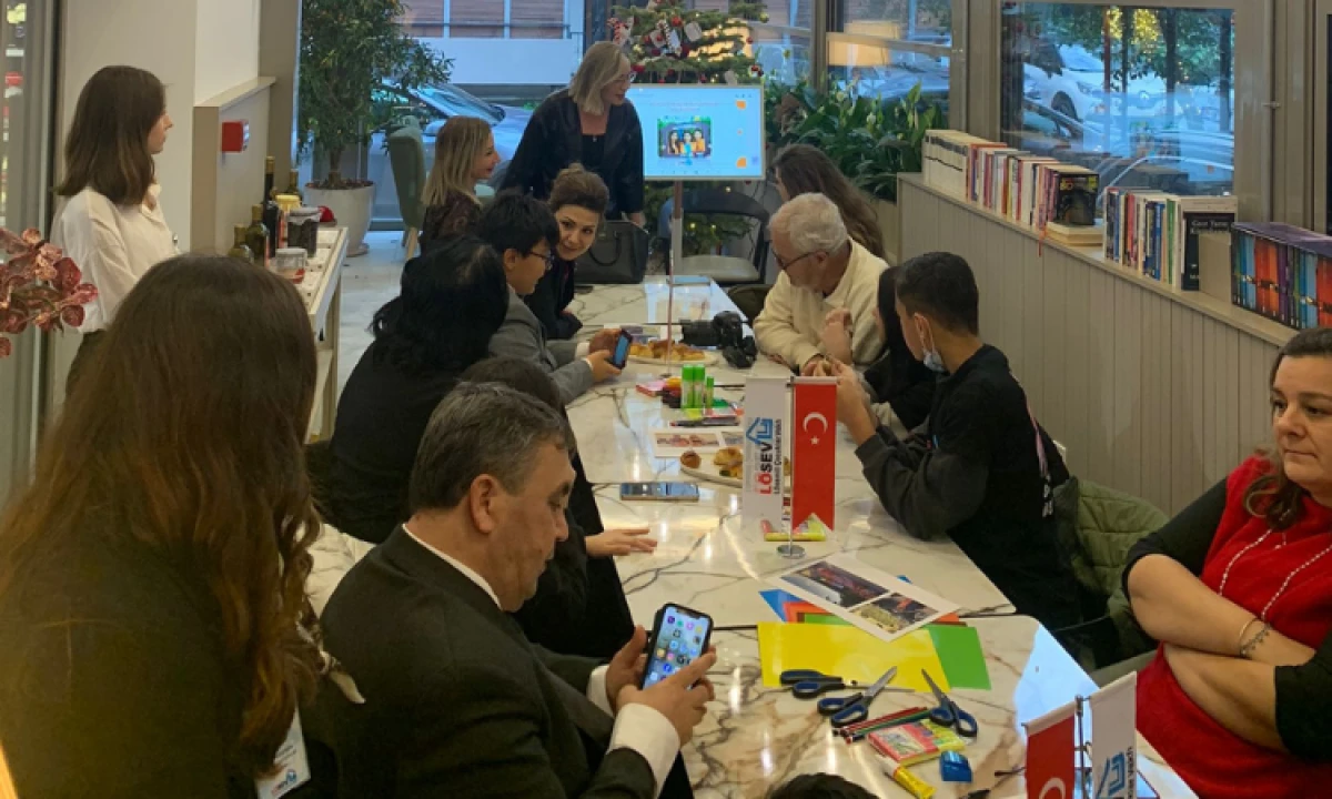 L&Ouml;SEV İzmir&rsquo;de Gazeteciler G&uuml;n&uuml;&rsquo;n&uuml; &Ccedil;ocuklarla Kutladı