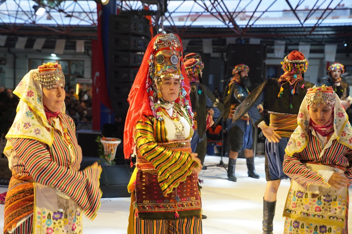 Mandalina Şenliği ile Dayanışma ve Neşe Dolu Gün