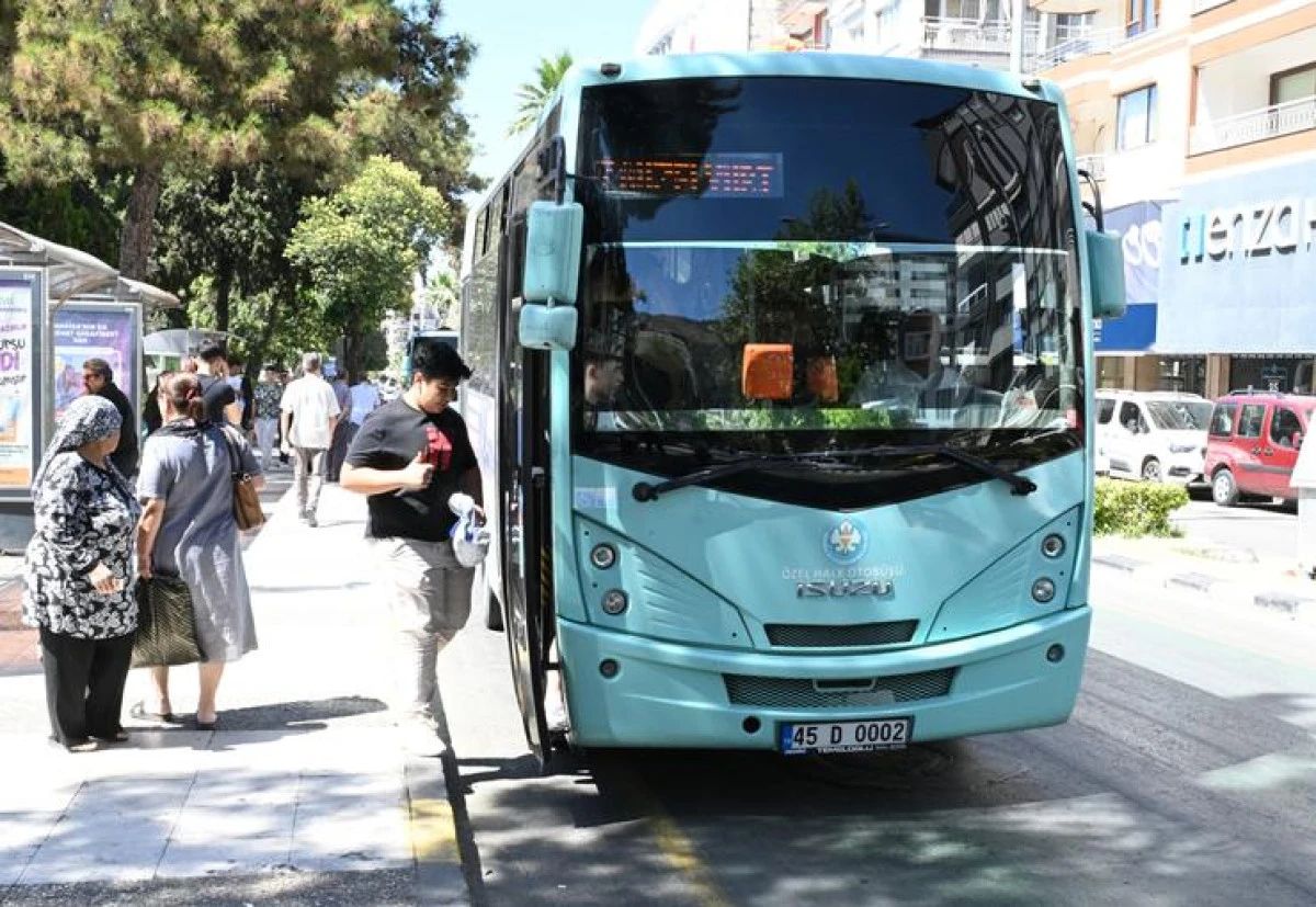 Manisa B&uuml;y&uuml;kşehir Bayramda 175 Bin Kişiyi &Uuml;cretsiz Taşıdı