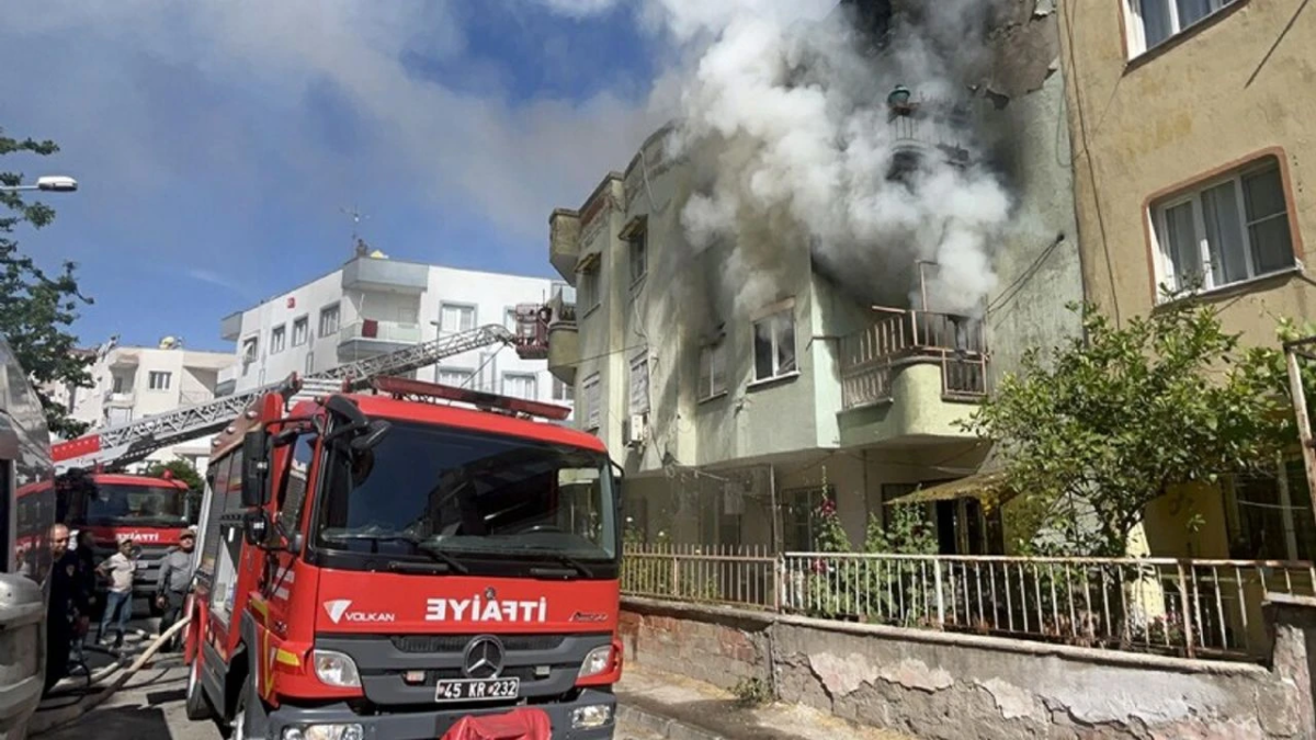 Manisa Turgutlu'da Yangın Faciası: İtfaiye Hayat Kurtardı
