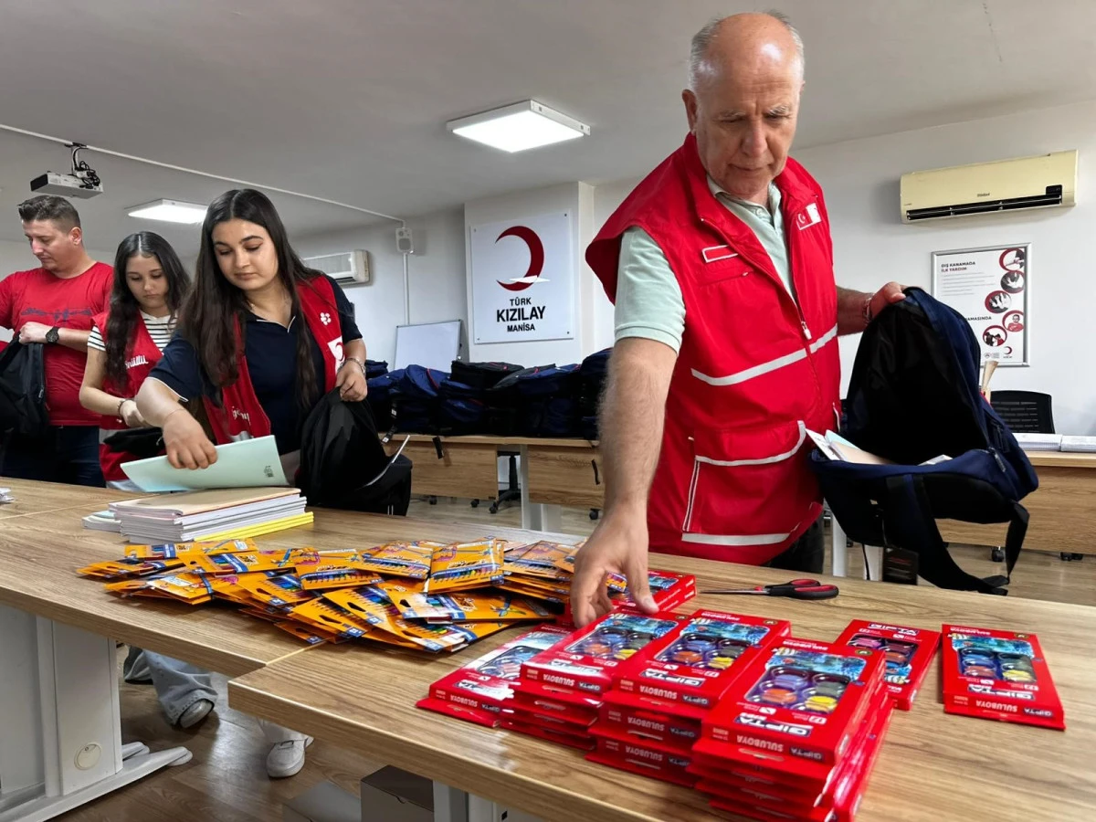 Manisa’da Kızılay’dan Eğitime Destek Kampanyası