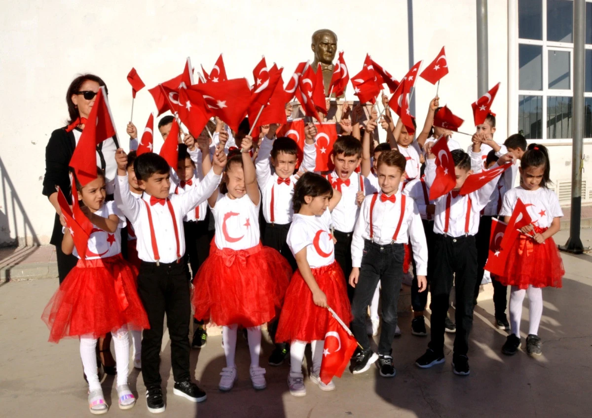 Manisa’daki okullarda Cumhuriyet Bayramı coşkusu