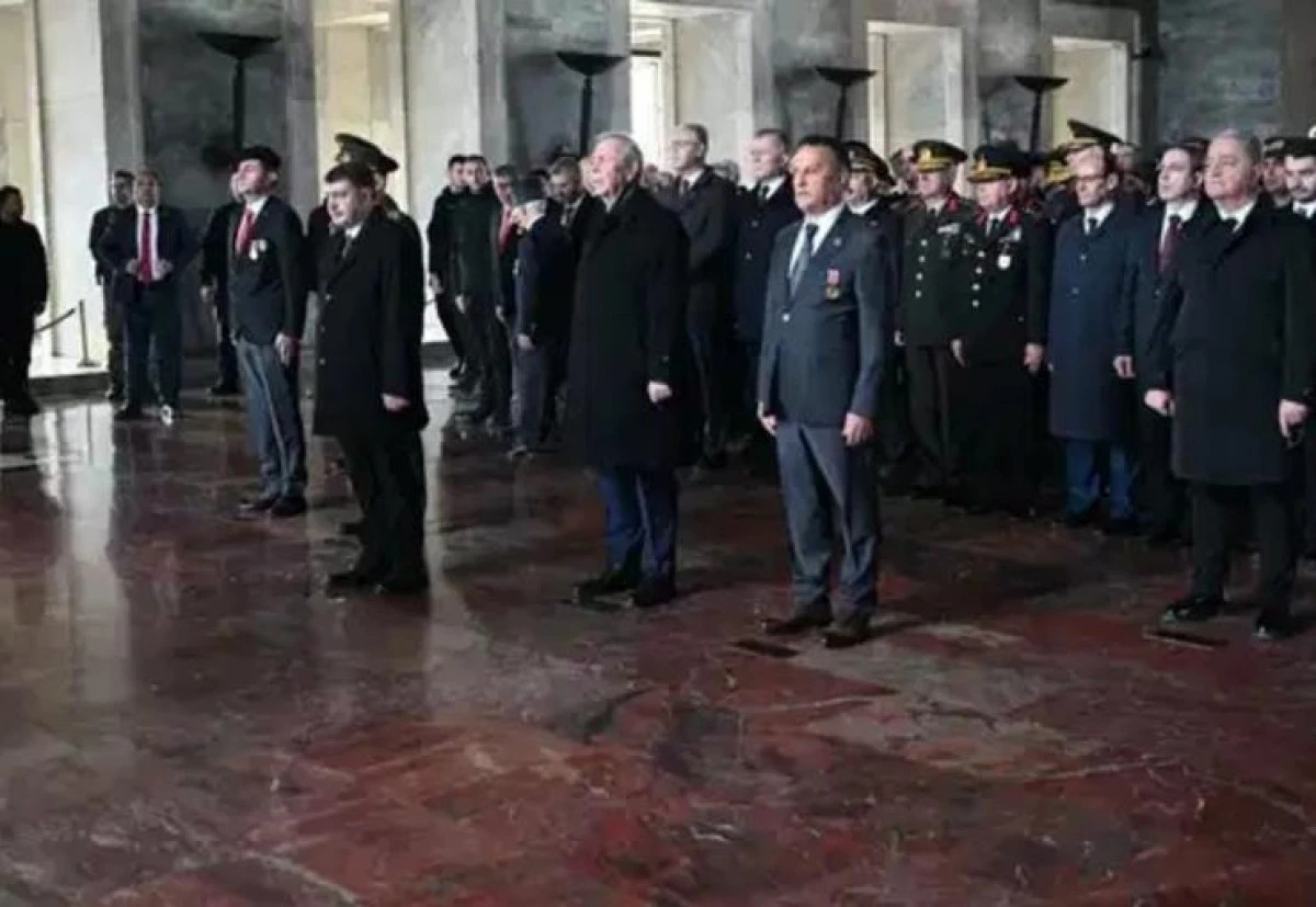 Mansur Yavaş, Anıtkabir'i ve Cebeci Şehitliği&rsquo;ni ziyaret etti