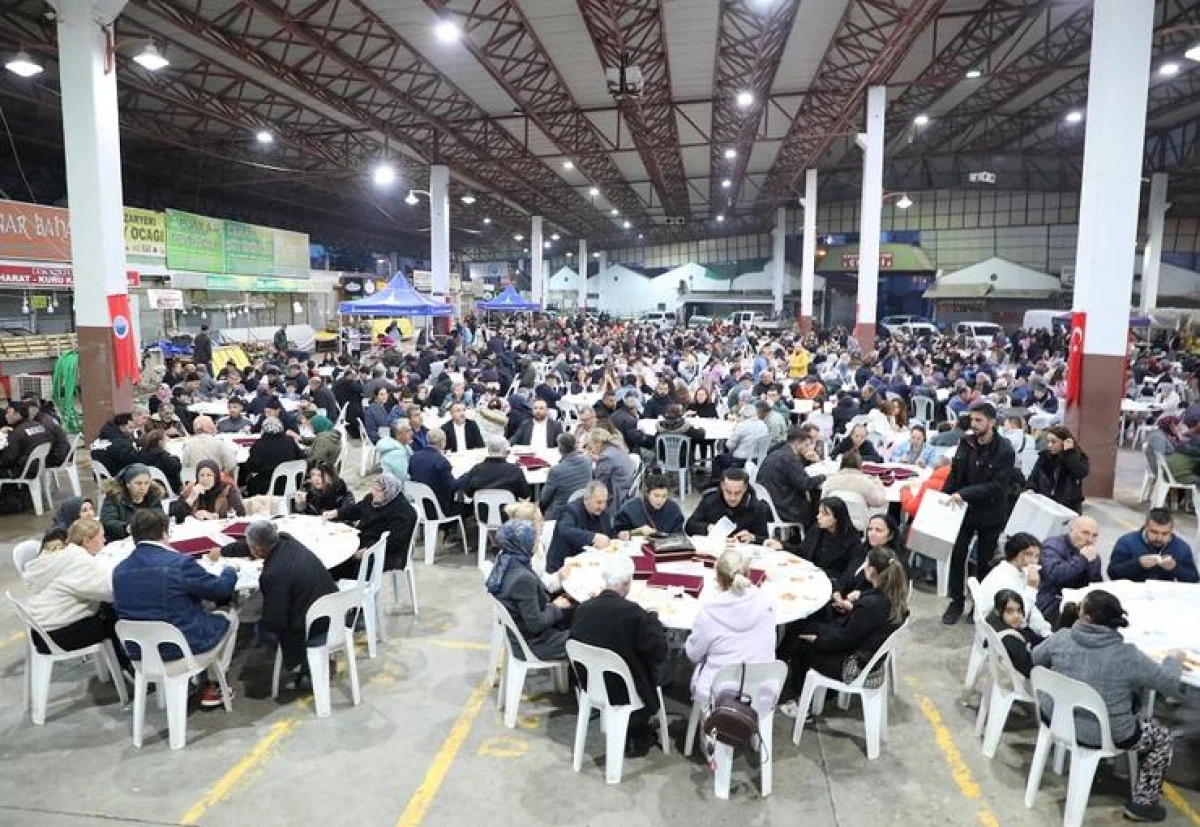 Menderes&rsquo;te Binler Aynı Sofrada