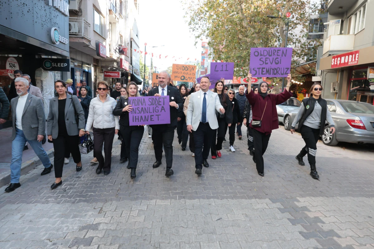 Menemen Kadına Şiddete Karşı Tek Ses Oldu
