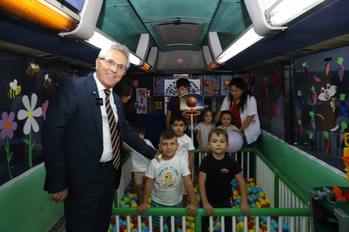 Nazilli Belediyesi'nden çocuklara özel mobil masal bahçesi