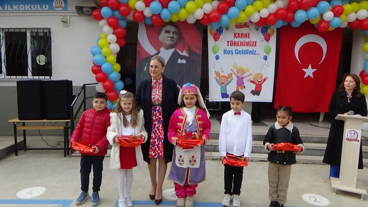 Nazilli'de 30 bin &ouml;ğrenci karne heyecanı yaşadı