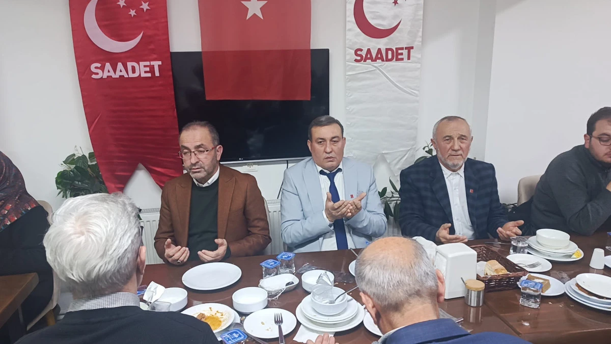  Nazilli'de Saadet partililer iftarda buluştu