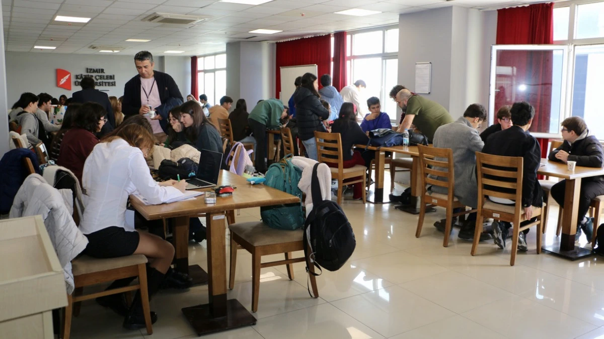 &Ouml;ğrenciler Yapay Zeka ile Su ve Atık Y&ouml;netimine &Ccedil;&ouml;z&uuml;m &Uuml;retiyor