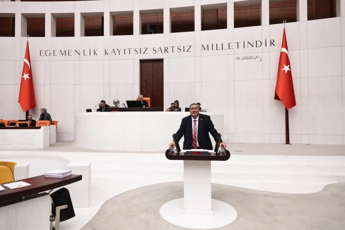 &Ouml;mer Fethi G&uuml;rer&rsquo;den emekli maaşları i&ccedil;in vicdan &ccedil;ağrısı