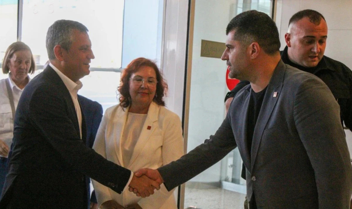 Özgür Özel Aydın mitingi için İzmir’de karşılandı