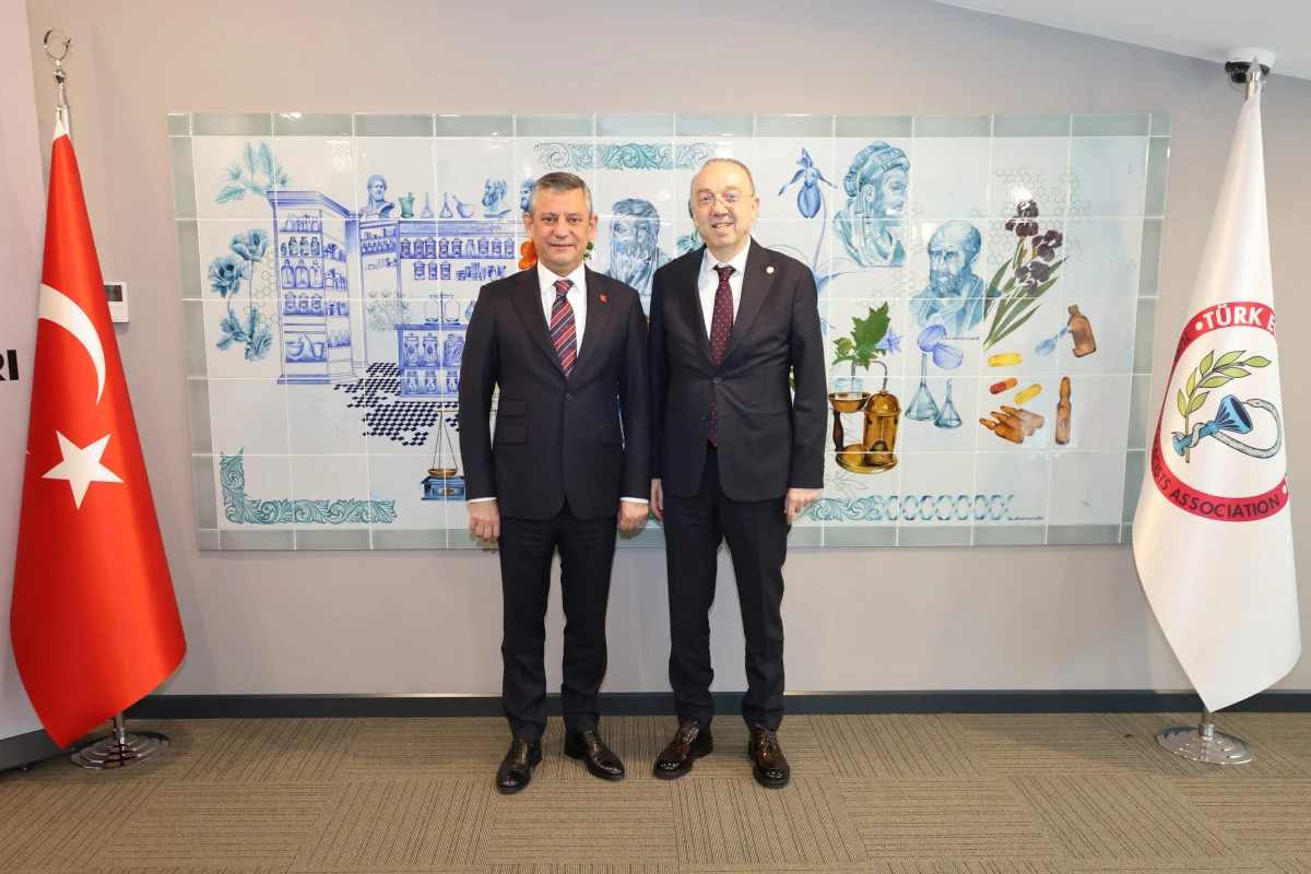 &Ouml;zg&uuml;r &Ouml;zel&rsquo;den T&uuml;rk Eczacılar Birliği&rsquo;ne ziyaret