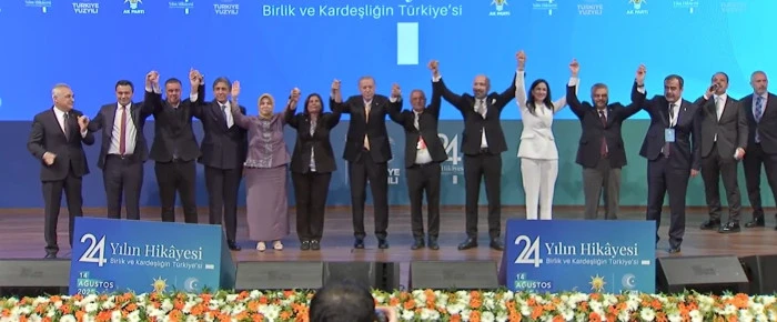 Özlem Çerçioğlu CHP’den ayrıldı, AK Parti’ye geçti