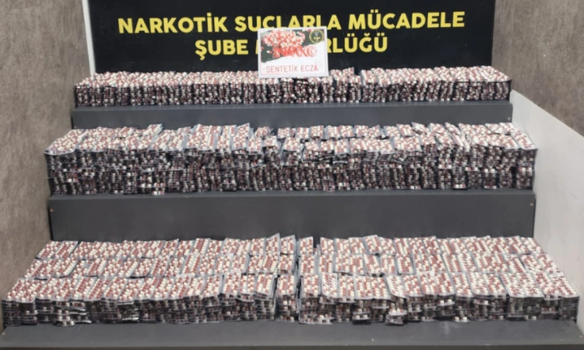 Polis Bayraklı’da uyuşturucu sevkiyatını engelledi