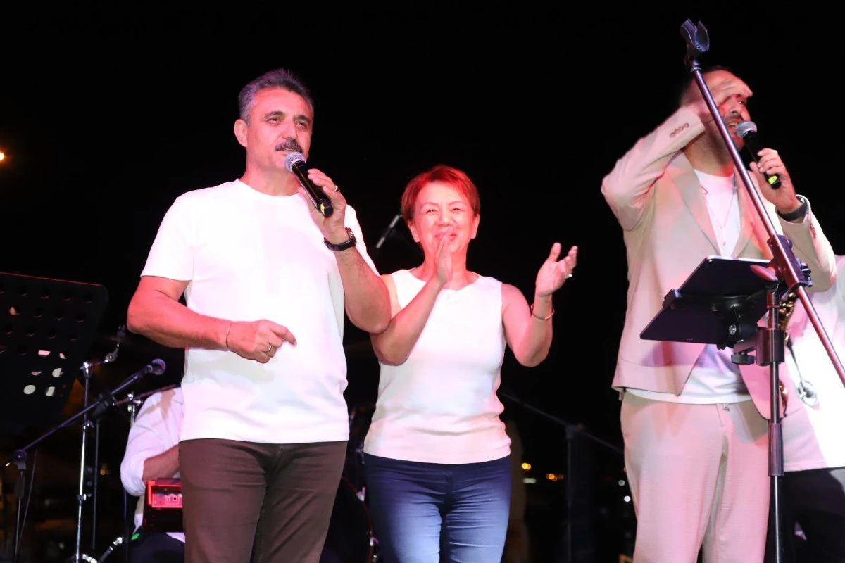 Pop Konseri ve Çocuk Etkinlikleri Çandarlı’yı Coşturdu