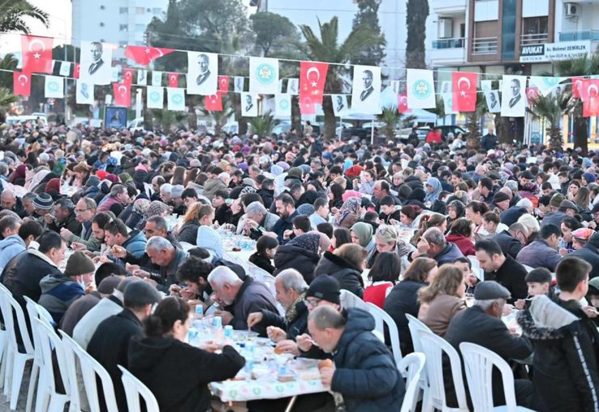 Ramazan&rsquo;ın Bereketi Turgutlu&rsquo;da Paylaşıldı