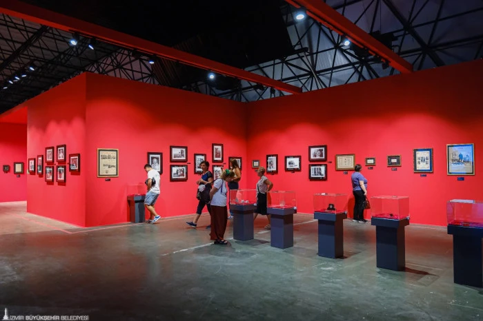 Refik Anadol’un Dünyaca Ünlü Sergileri İzmir’de Uzatıldı