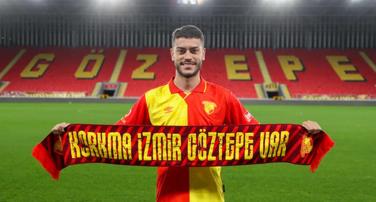 Romulo  Fenerbah&ccedil;e formasıyla poz verdi