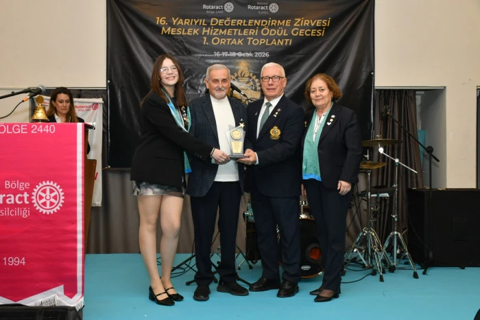 Rotaract Kul&uuml;pleri Yarıyıl Zirvesinde G&uuml;&ccedil;l&uuml; Buluşma