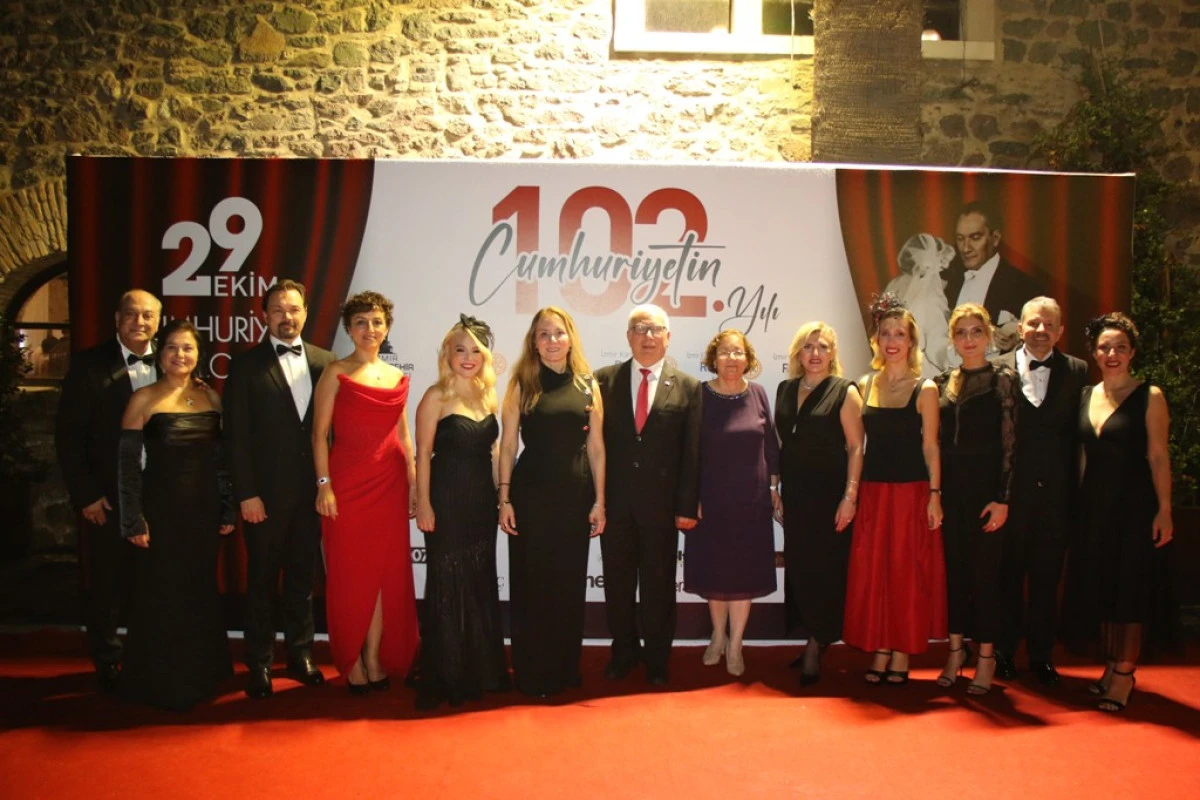 Rotary Kulüpleri Cumhuriyet’in 102. Yılını Tarihi Mekanda Kutladı