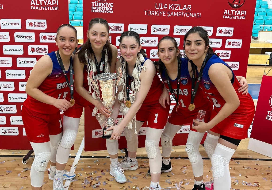 Rüya Şükran Güvenç, Basketbol U14 Kızlar Türkiye Şampiyonası'nda En İyi Oyuncu Seçildi