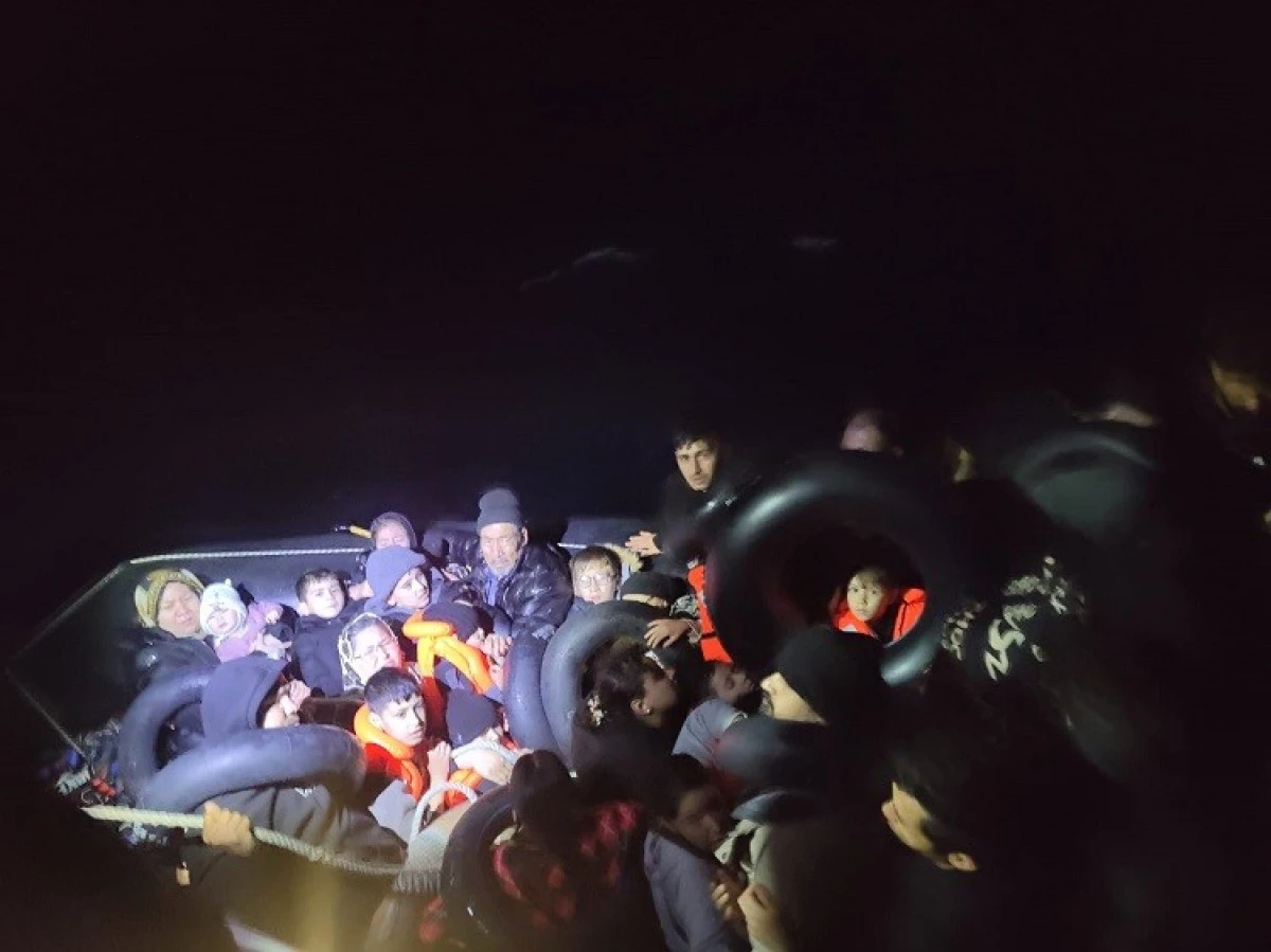 Sahil Güvenlik İzmir’de göçmenleri kurtardı