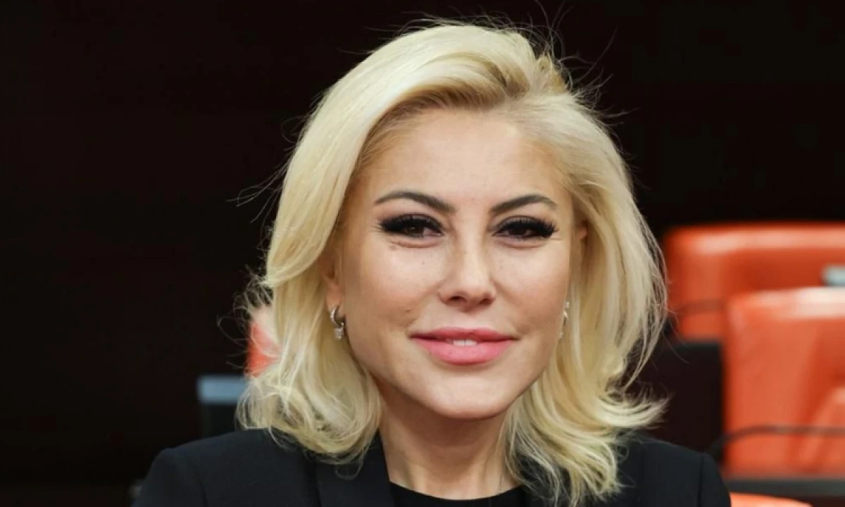 Şebnem Bursalı&rsquo;dan CHP&rsquo;ye İzmir eleştirisi