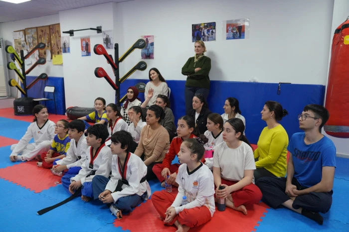Seferihisar Taekwondo Sporcularına M&uuml;sabaka &Ouml;ncesi Psikolojik Destek