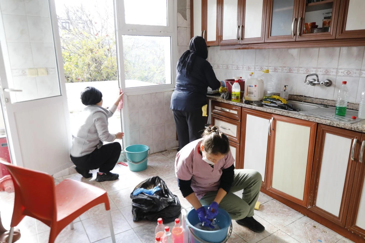 Seferihisar&rsquo;da İhtiya&ccedil; Sahibi Vatandaşın Evi Yenilendi