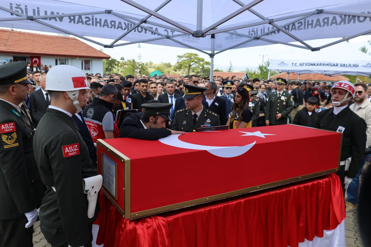 Şehit annesinden yürek yakan veda: “Kanatlarım altındasınız”