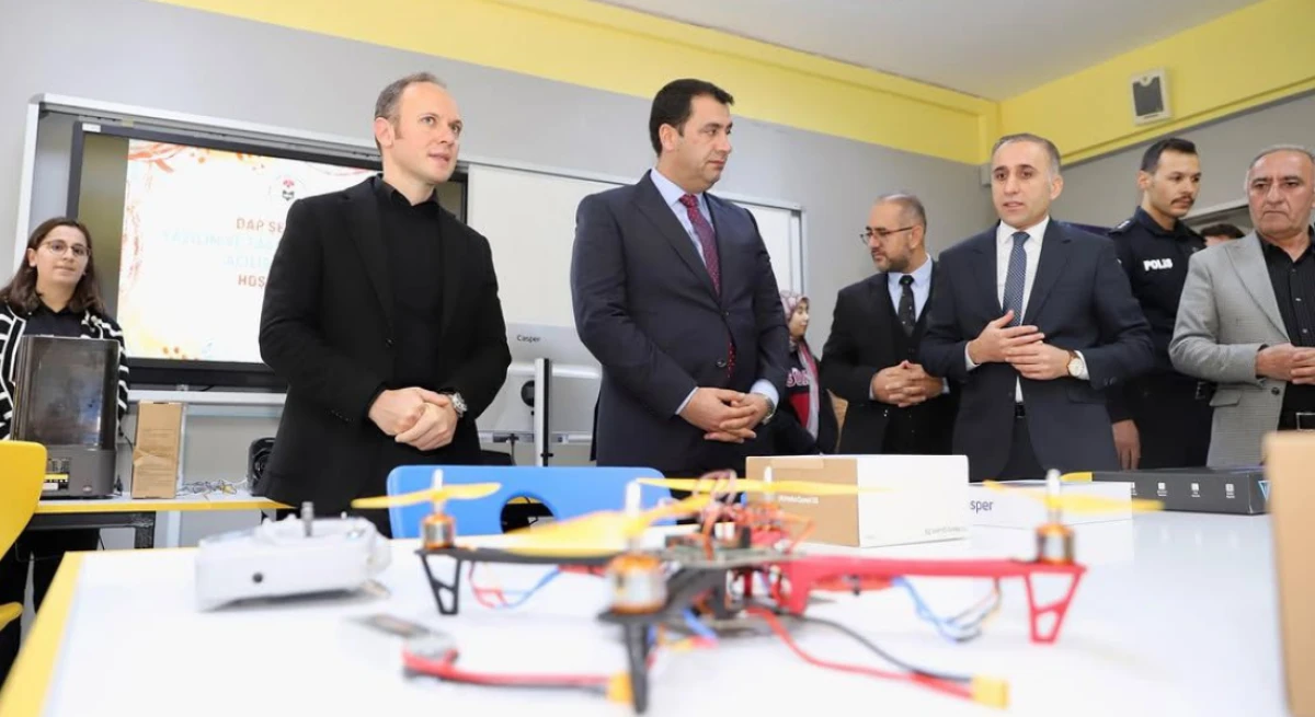 Şemdinli'de Sabri Özel Anadolu Lisesine teknoloji ve etüt sınıfı kazandırıldı