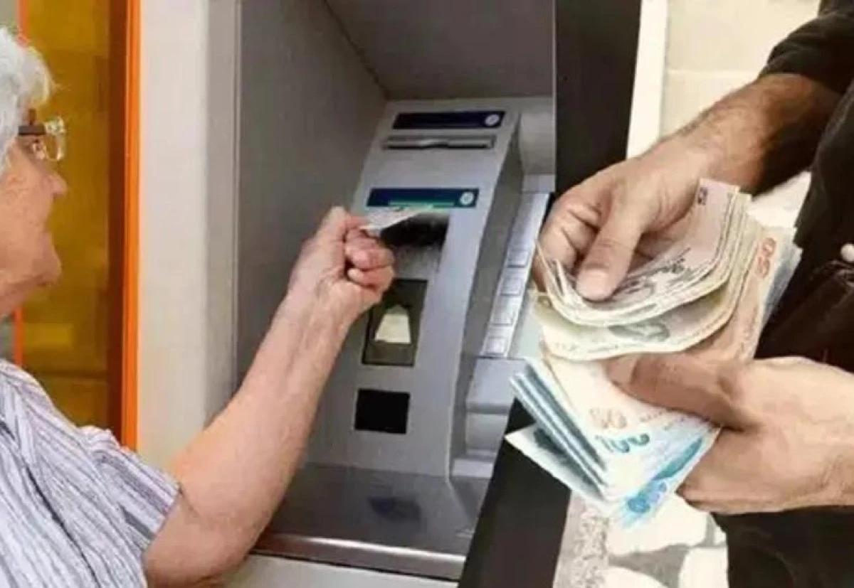 SGK uzmanından kritik emekli bayram ikramiyesi &ccedil;ıkışı!