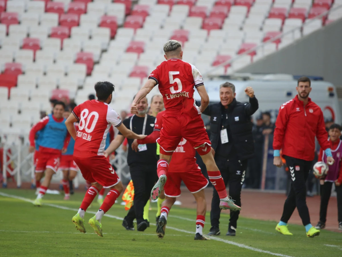 Sivasspor, Manisa FK karşısında son dakika zaferi yaşadı