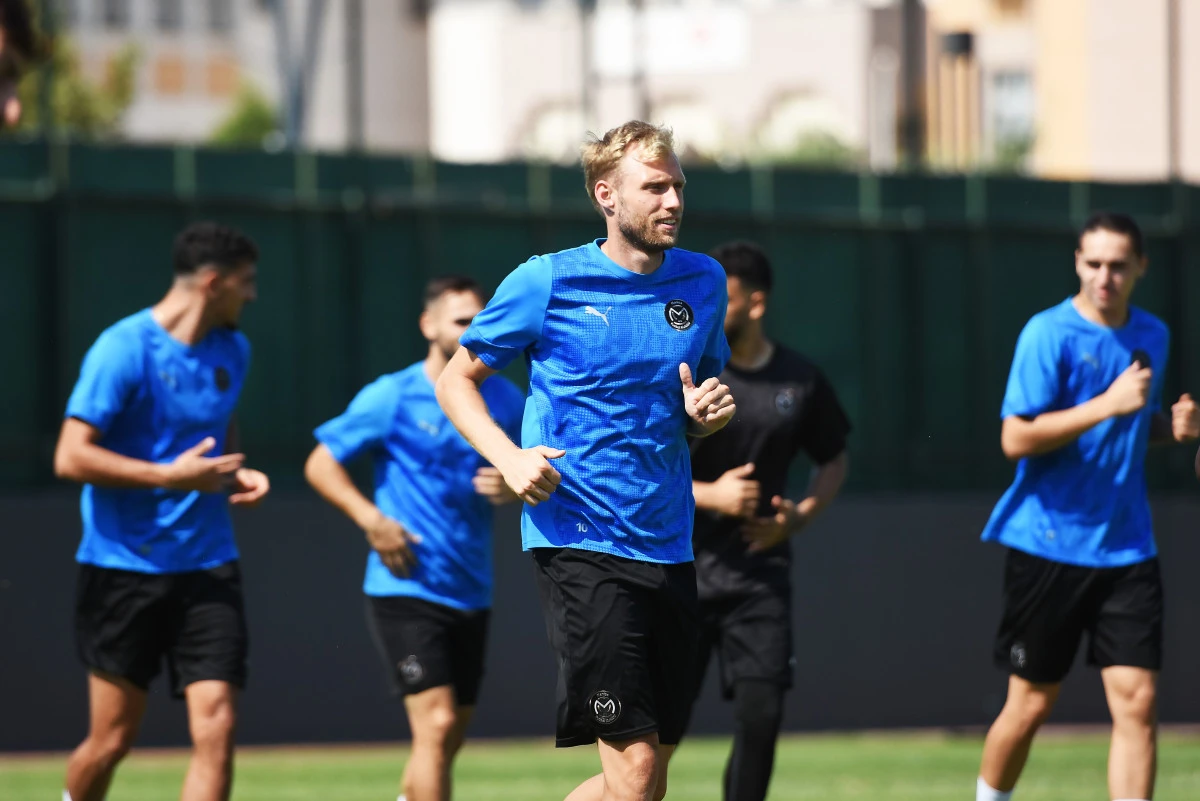 Siyah-beyazlı Manisa FK rejenerasyonla toparlandı