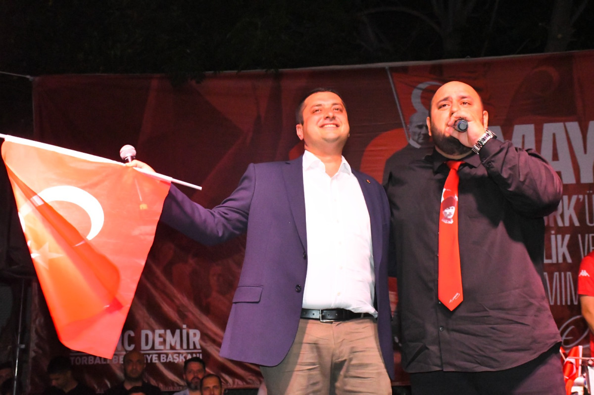 Torbalı’da 19 Mayıs Coşkusu: Fener Alayı ve Konserlerle Kutlandı