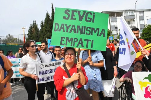 Torbalı’da Engelliler Haftası Kapsamında Farkındalık Yürüyüşü Düzenlendi