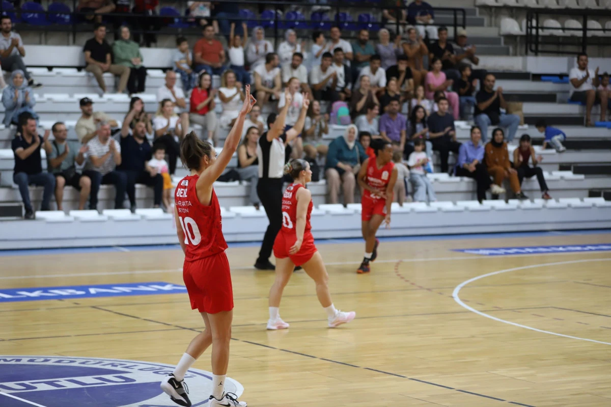 Turgutlu Belediyespor kadın basketbolcular ilk deplasmanda sahne alıyor