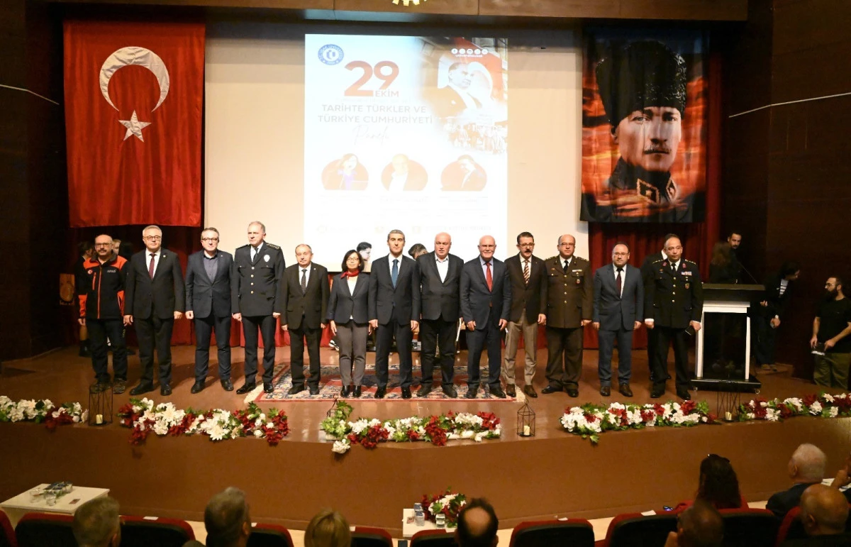 Türk Tarihi ve Cumhuriyet Uşak’ta Masaya Yatırıldı