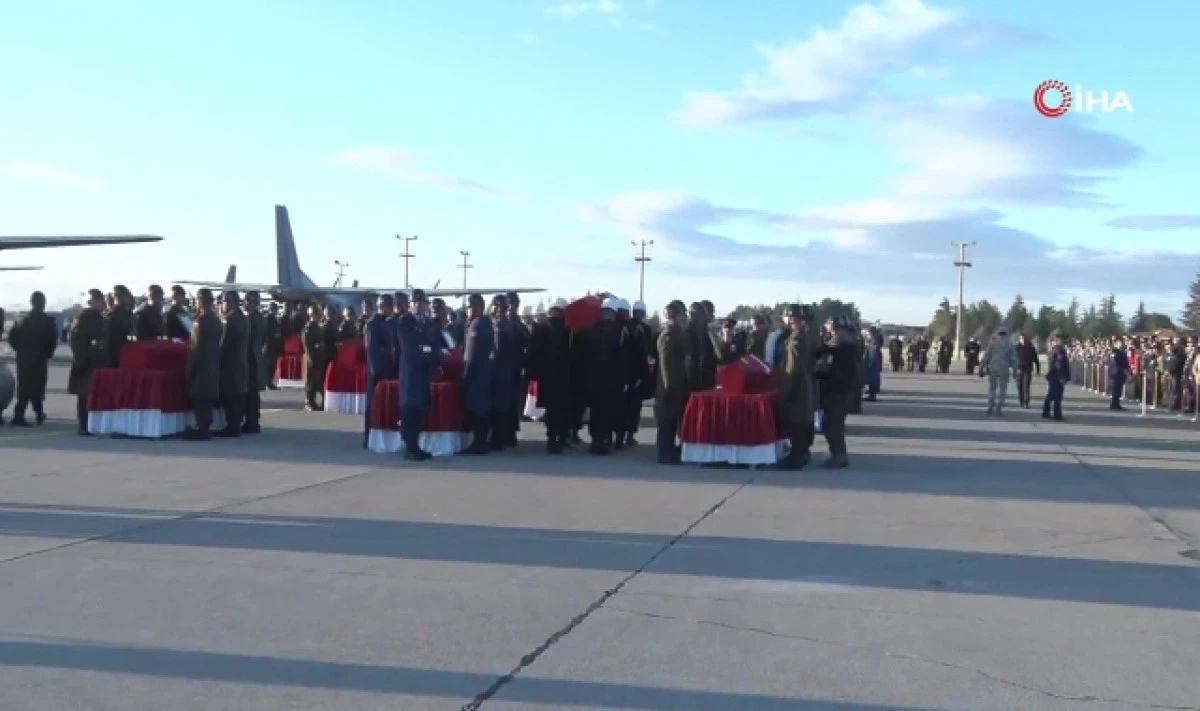 Türkiye şehitlerine ağlıyor! Kahramanlara son görev