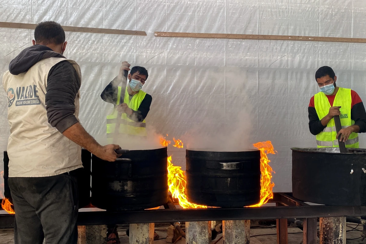 Valide İnsani Yardım Derneği Yaşam Hattı Oluşturdu